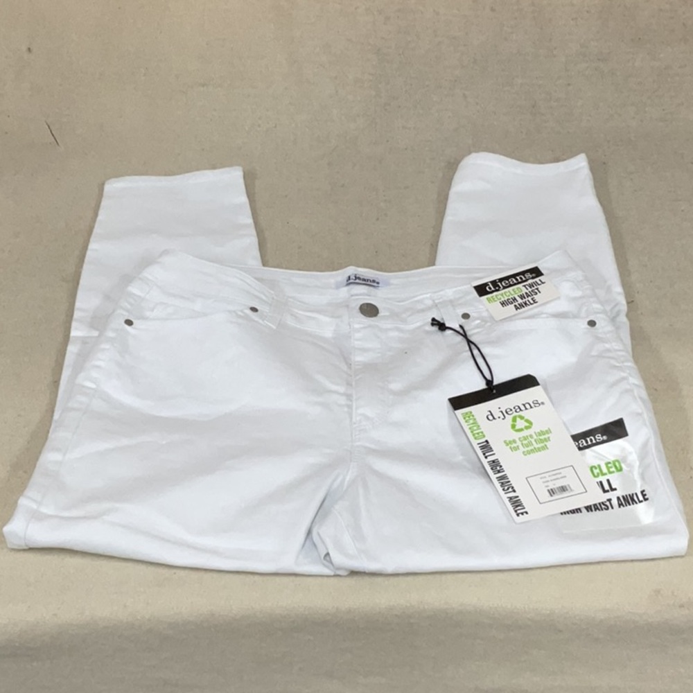 NWT Woman’s D.Jeans high waisted white jeans
